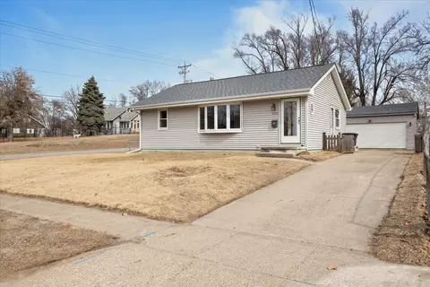 4145 E 8th St, Des Moines, IA 50313