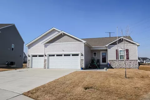 5526 146th St, Urbandale, IA 50323