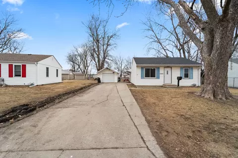 311 E 22nd St S, Newton, IA 50208