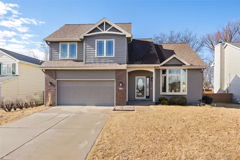 684 62nd St, West Des Moines, IA 50266