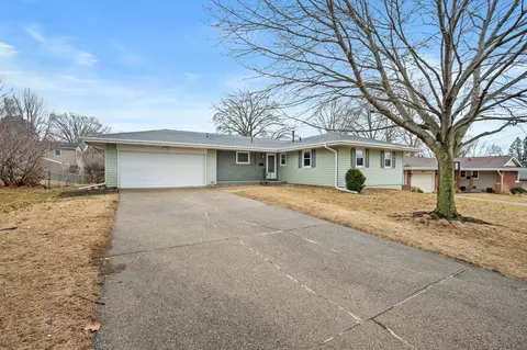 925 30th St, West Des Moines, IA 50265