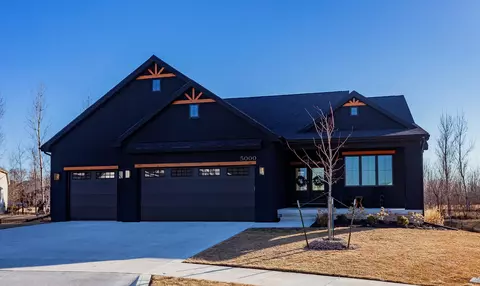 5000 148th Cir, Urbandale, IA 50323