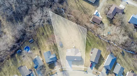 61 Brook Cir, Pella, IA 50219