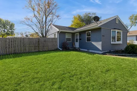 1220 Elder Ln, Des Moines, IA 50315