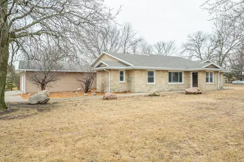 4070 Alices Rd, Clive, IA 50325