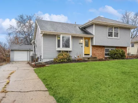 2308 4th St SW, Altoona, IA 50009