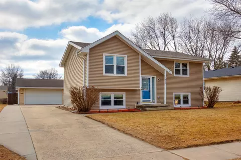 620 NE 6th St, Grimes, IA 50111