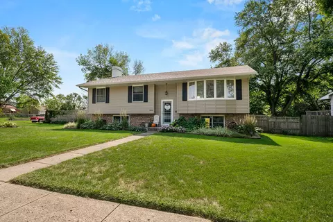 808 Ashwood Dr, Norwalk, IA 50211