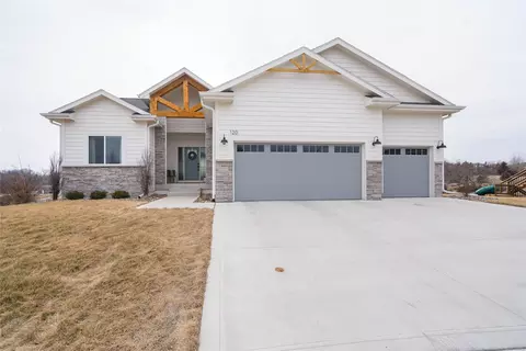 120 Bailey Cir, Waukee, IA 50263