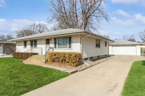 265 Gray Ave, Waukee, IA 50263