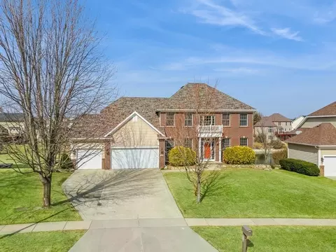 8875 Kingman Dr, West Des Moines, IA 50266