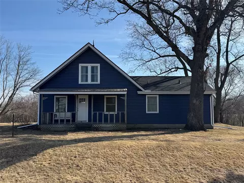 6785 SE Vandalia Dr, Pleasant Hill, IA 50327