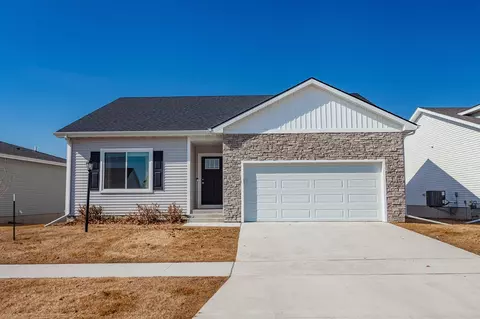 6696 NE 12th Ct, Des Moines, IA 50313