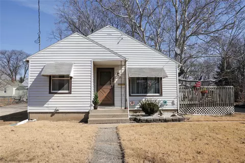 1421 Searle St, Des Moines, IA 50317