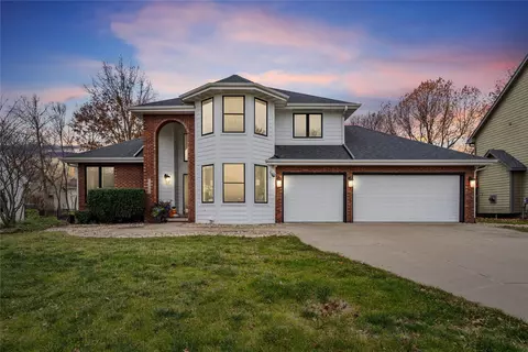 13002 Sunset Ter, Clive, IA 50325