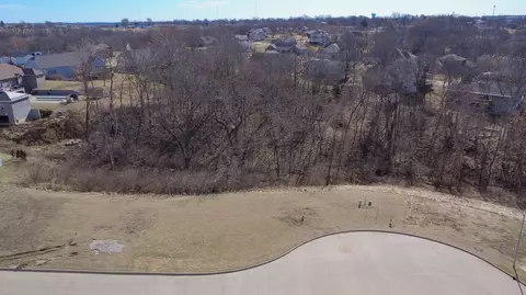 1409 Deer Run Dr, Knoxville, IA 50138