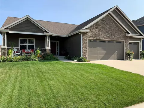 1021 Shelby Dr, Adel, IA 50003