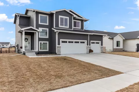 82 Landon Dr NW, Bondurant, IA 50035