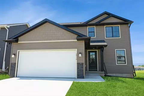 2916 Yordi Dr, Norwalk, IA 50211