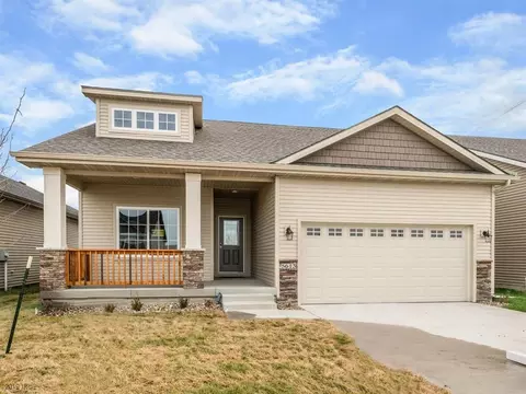 5613 Prairie Grass Dr, Johnston, IA 50131