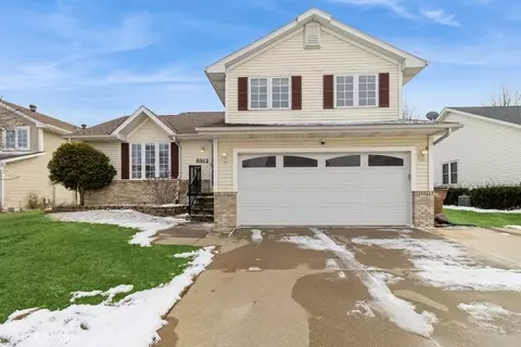 8912 Ridgeview Dr, Johnston, IA 50131