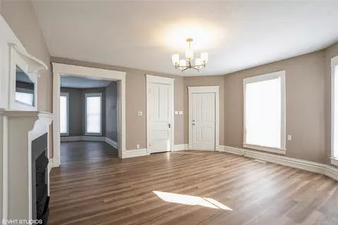 201 E 4th St S, Newton, IA 50208