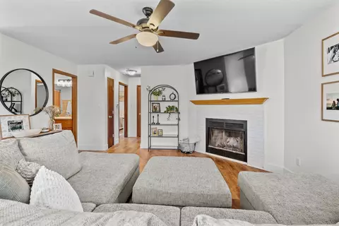 724 Hickory Hill Ln, Des Moines, IA 50317