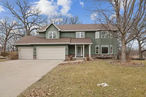 8017 Huntingwood Ct, Johnston, IA 50131