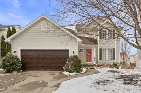 3412 Brook Ridge Ct, Des Moines, IA 50317