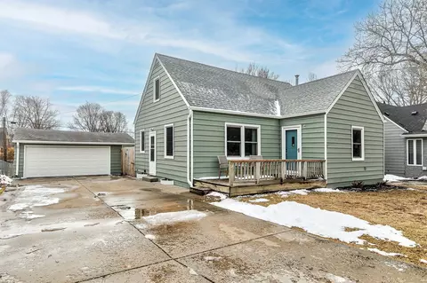 1820 Vine St, West Des Moines, IA 50265