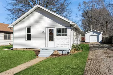 1211 E 32nd St, Des Moines, IA 50317