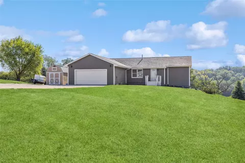 2923 N John Wayne Dr, Winterset, IA 50273