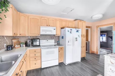 416 N 1st Ave, Winterset, IA 50273