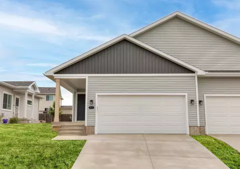 815 Linden St, Carlisle, IA 50047