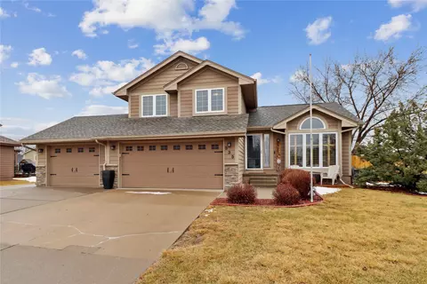 335 SW Kennybrook Dr, Grimes, IA 50111