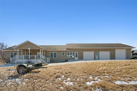7127 Hammer Rd, Wadena, IA 52169