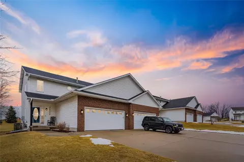 12120 Ridgeview Dr, Urbandale, IA 50323