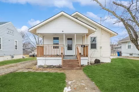 3111 Cambridge St, Des Moines, IA 50313