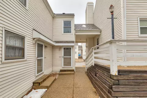 5237 Dakota Dr, West Des Moines, IA 50265