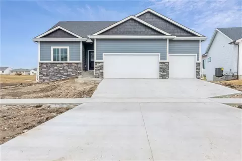 6629 NE 9th Ct, Des Moines, IA 50313