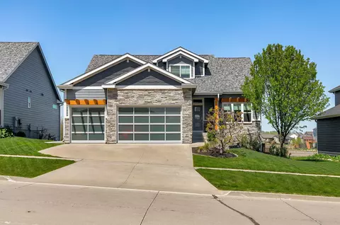 9625 Brightwater Dr, Johnston, IA 50131