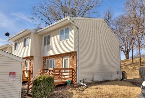 318 Holiday Cir #66, West Des Moines, IA 50265