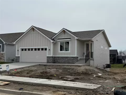 18338 Alpine Dr, Clive, IA 50325