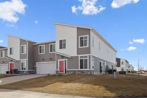 9588 Crowning Dr, West Des Moines, IA 50266