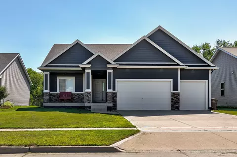 89 Mallard Pointe Dr NW, Bondurant, IA 50035