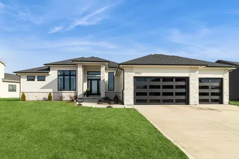 17963 Creekside Dr, Clive, IA 50325