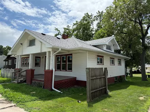 312 N Oak St, Creston, IA 50801