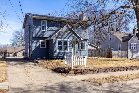 3919 68th St, Urbandale, IA 50322