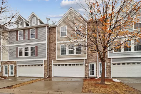325 NE Sandalwood Dr, Waukee, IA 50263