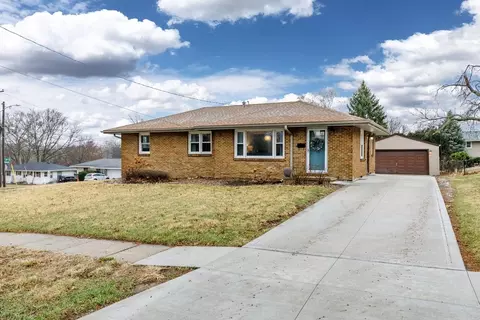 7202 Beechwood Dr, Urbandale, IA 50322